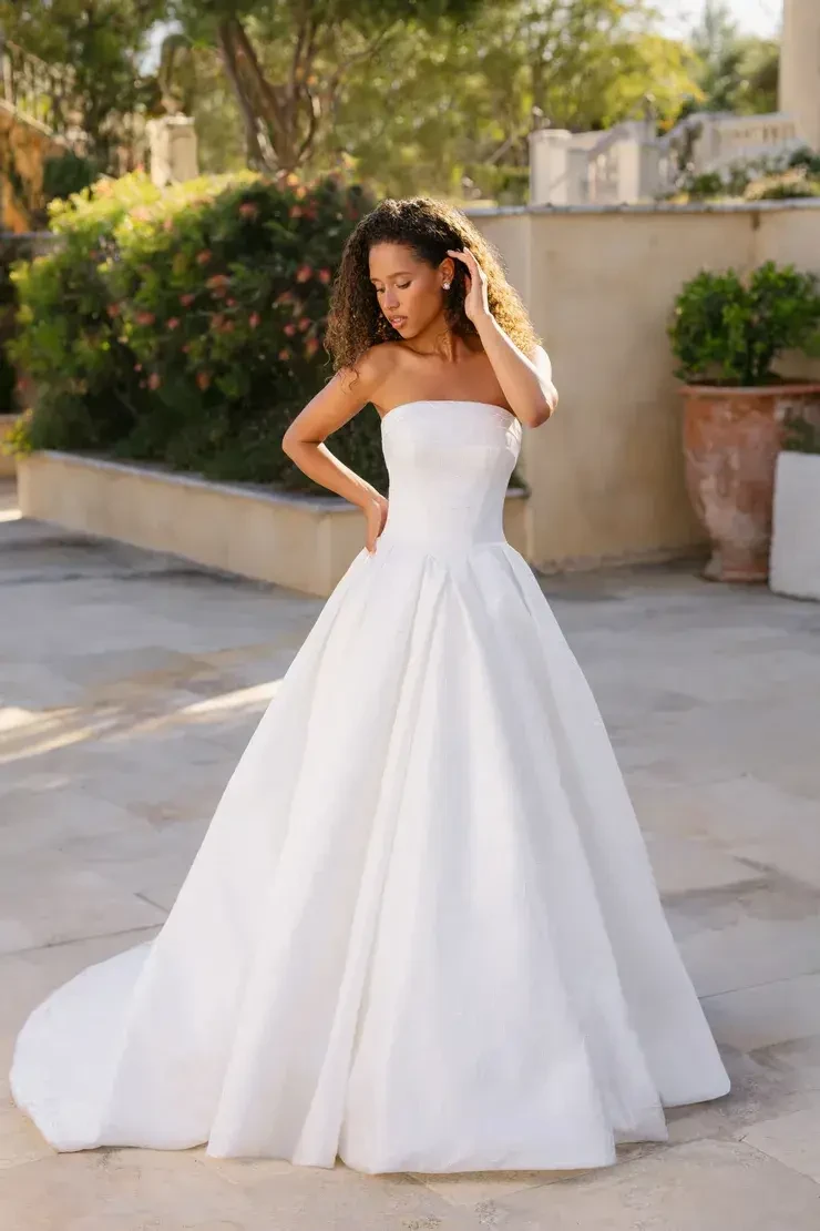 Nikki’s Glitz &amp; Glam Boutique: Tampa Florida’s Premier Bridal Shop for Designer Wedding Dresses. Desktop Image